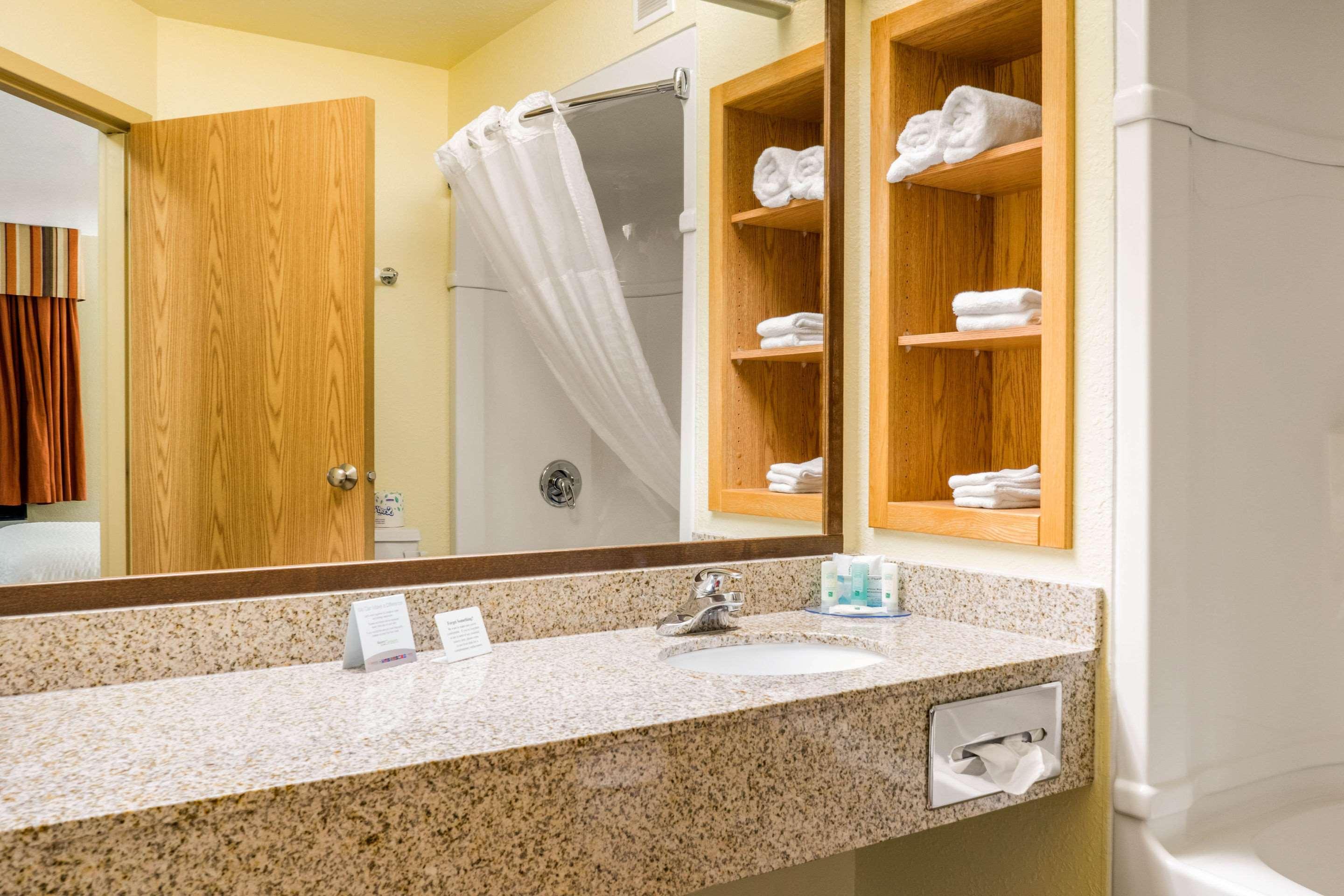 Quality Inn & Suites Winkler Eksteriør bilde