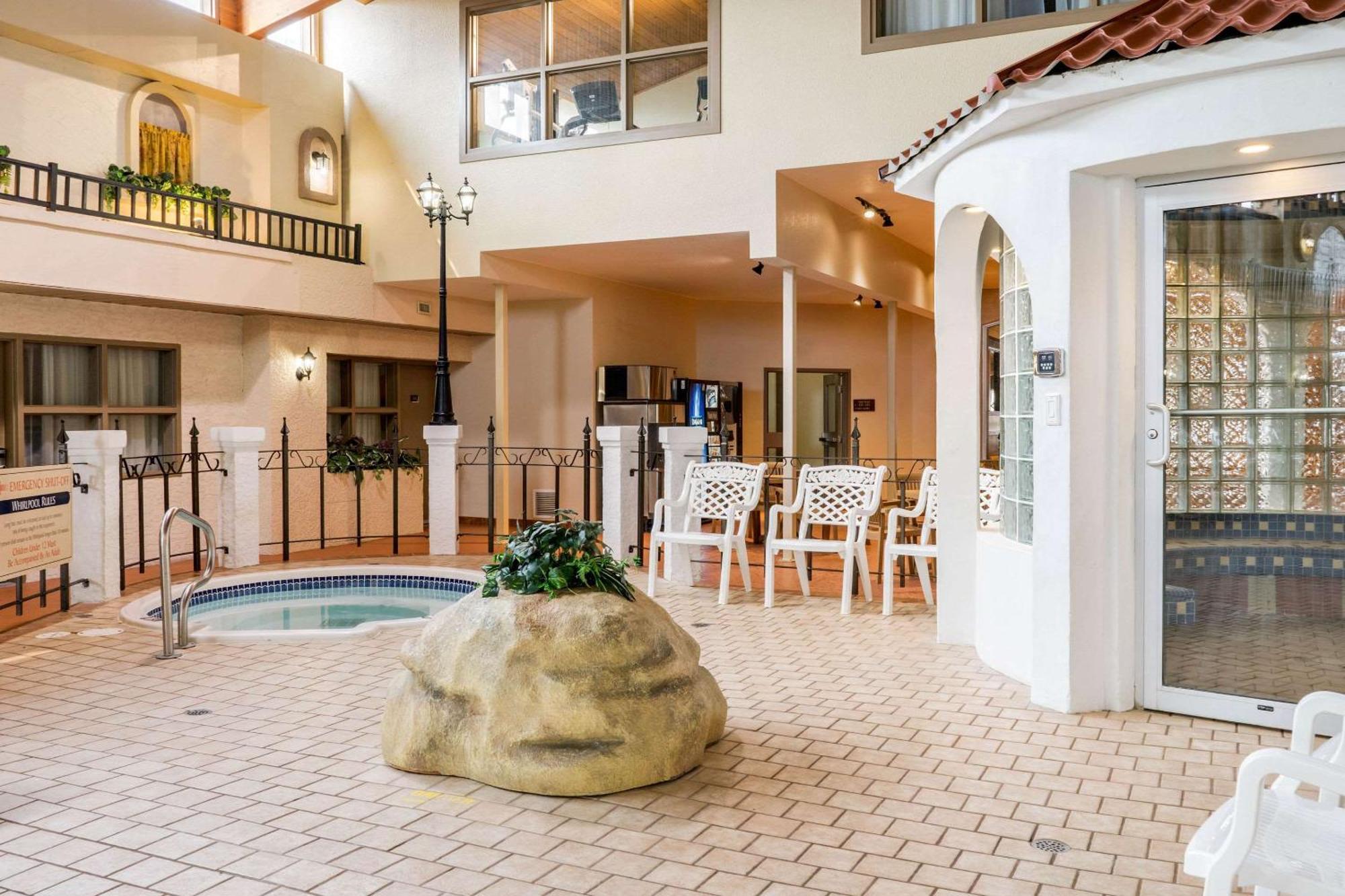 Quality Inn & Suites Winkler Eksteriør bilde