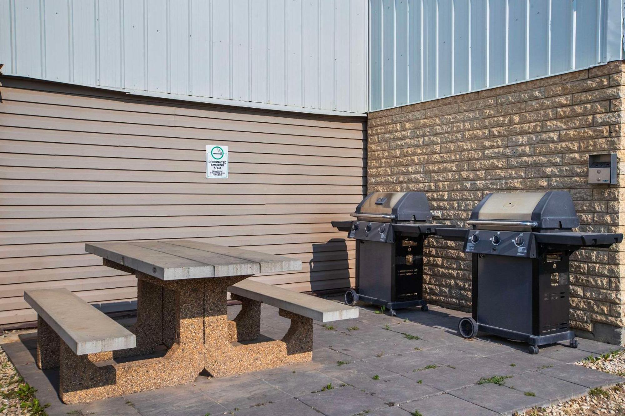 Quality Inn & Suites Winkler Eksteriør bilde